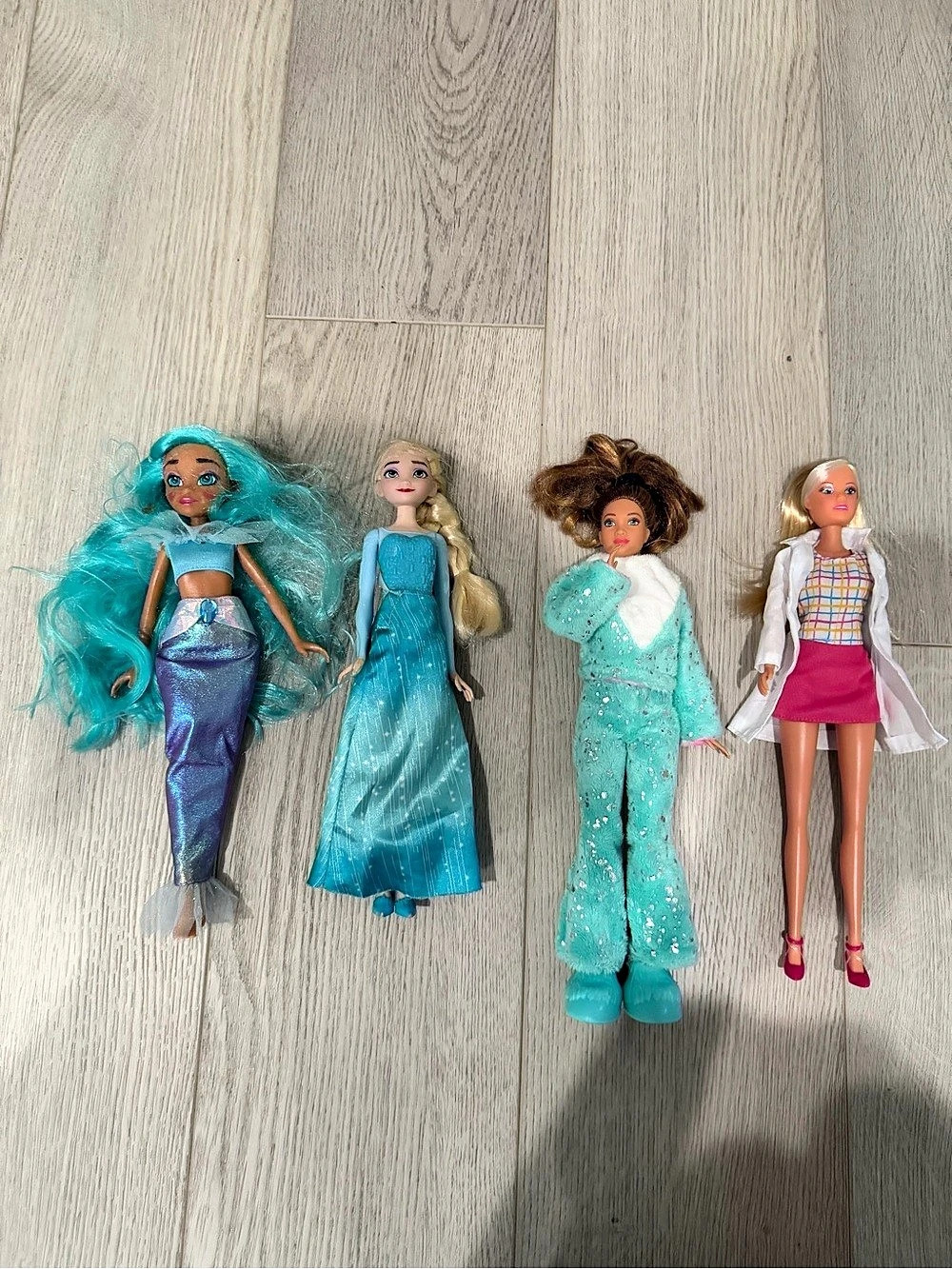 Disney Frozen 2 Elsa Fashion Doll Set of 4 Blue Mermaid Fashion Dolls